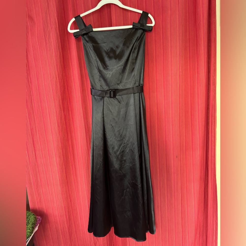 Elegant Black Sleeveless Dress Costume with gloves and hat - Size M